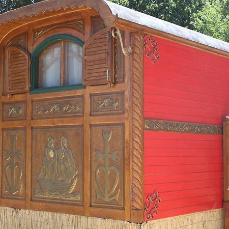 La Roulotte "Les Saintes" Bed & Breakfast Ngoại thất bức ảnh