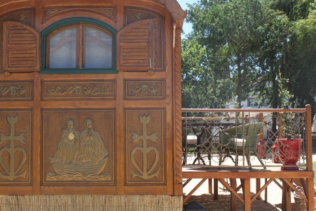 La Roulotte "Les Saintes" Bed & Breakfast Ngoại thất bức ảnh
