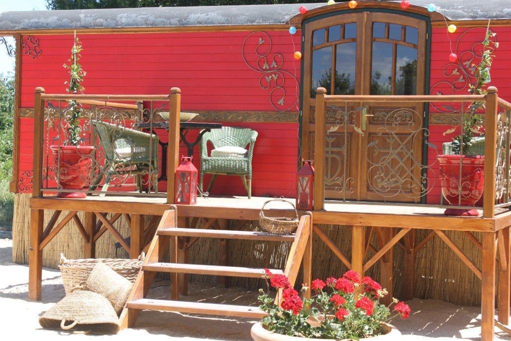 La Roulotte "Les Saintes" Bed & Breakfast Ngoại thất bức ảnh
